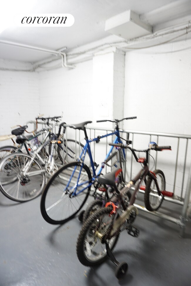 Foto del edificio - 215 E 89th St