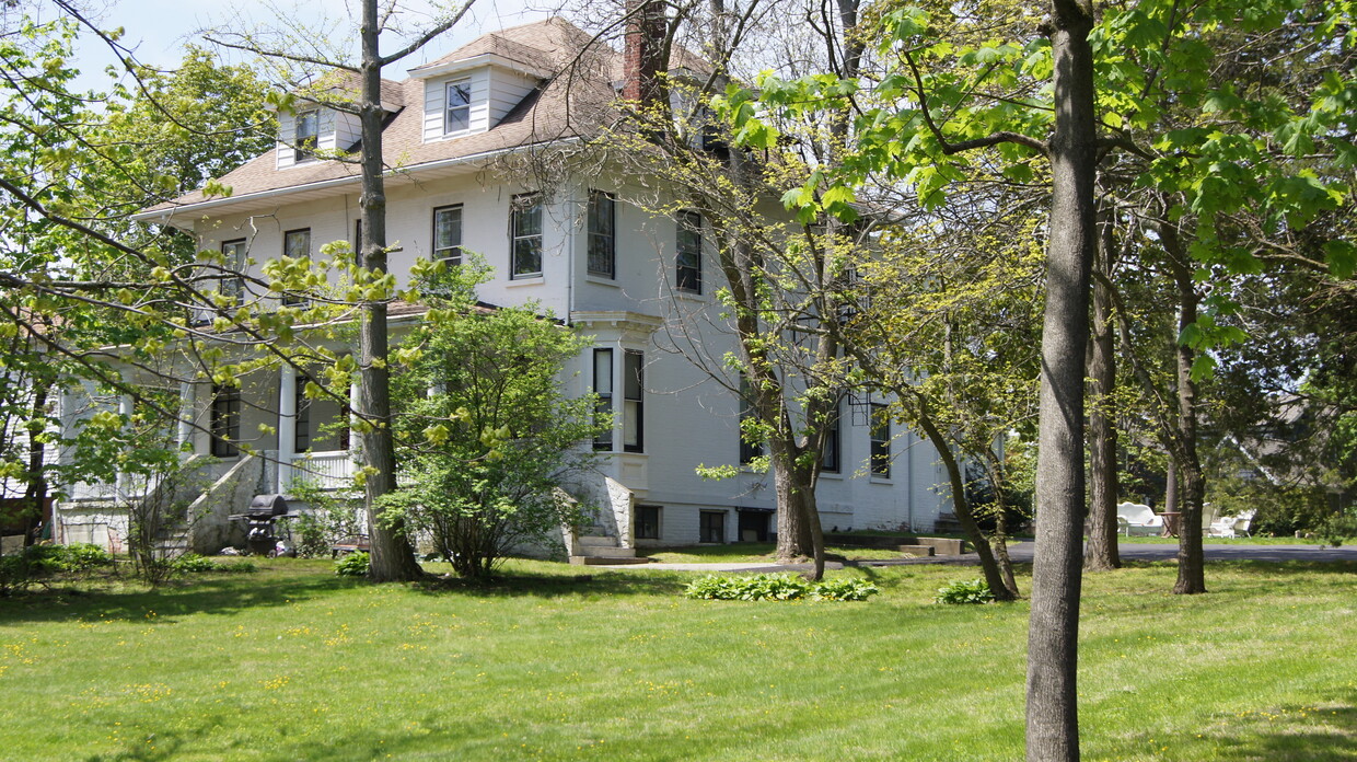 Bulkley Manor Apartments - 448 Forest Ave