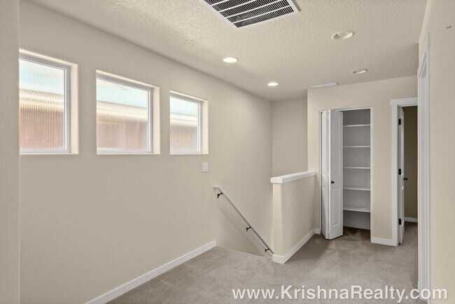 Foto del edificio - Beautiful 4 BD* 2.5 BA* Single Family Home...