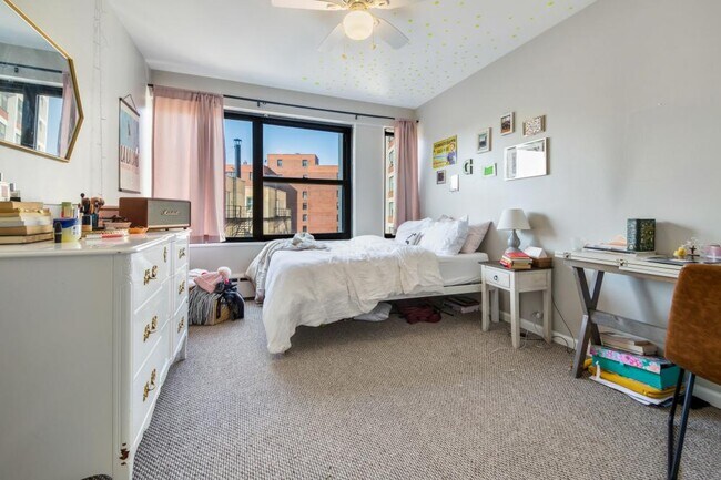 Building Photo - 2 bedroom in Chicago IL 60657