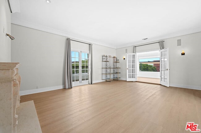 Foto del edificio - 420 S Beverwil Dr