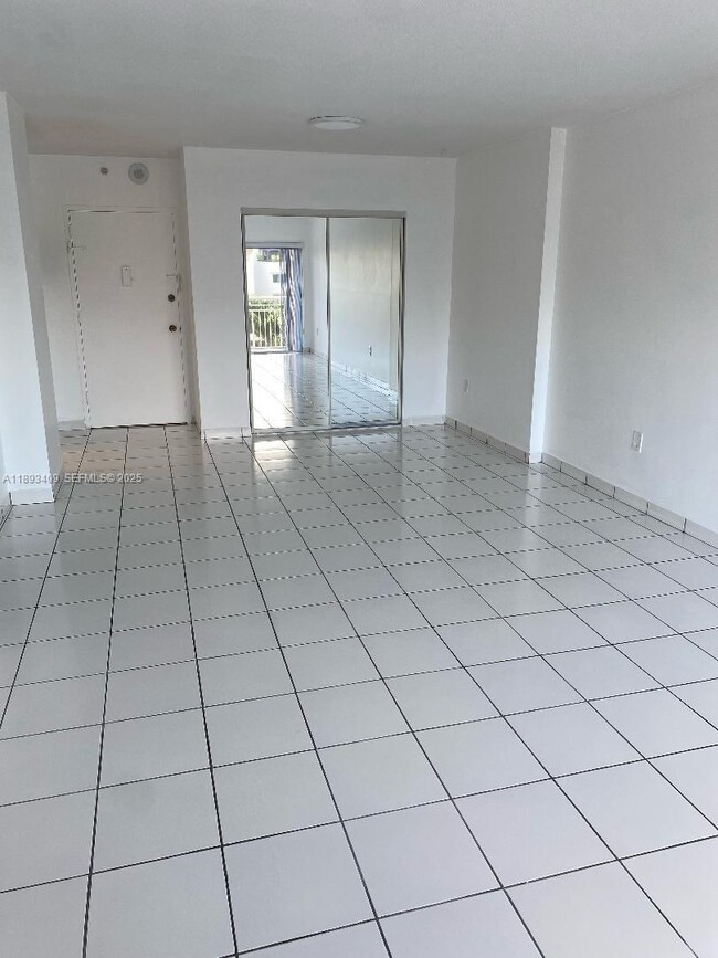 Foto del edificio - 400 Kings Point Dr