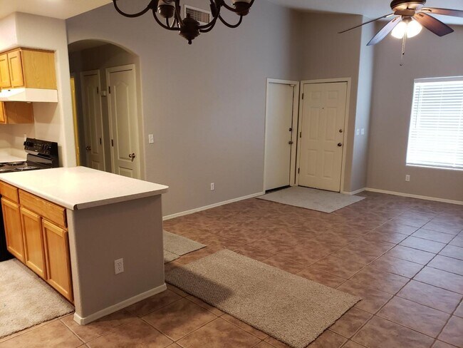 Building Photo - 2215 W Silverbell Oasis Way