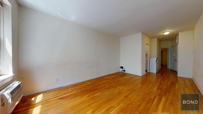 Building Photo - 219 E 88th St