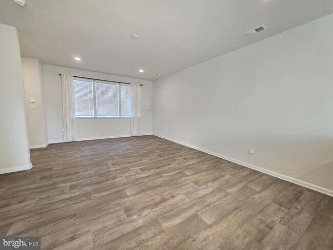 Foto del edificio - 426 Creekbed Cir