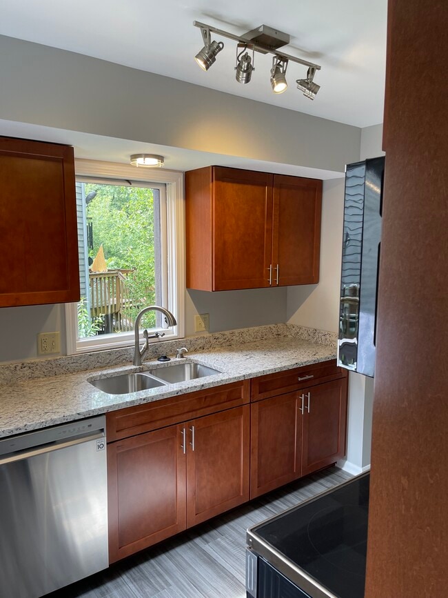 Kitchen - 1722 W Liberty St