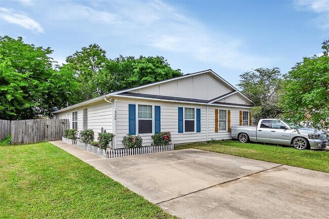 Building Photo - 320 Willowick St