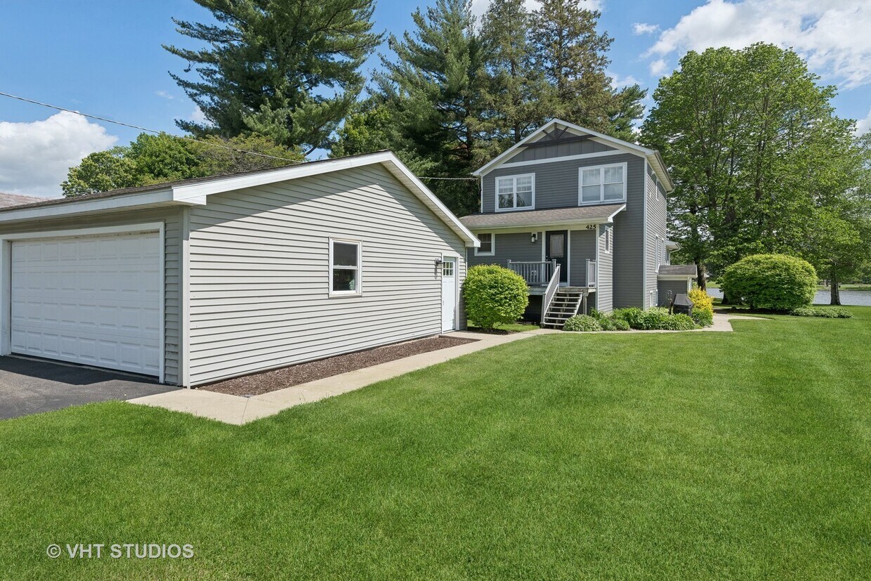 425 Mildred Ave Unit 0, Cary, IL 60013 Condo for Rent in Cary, IL