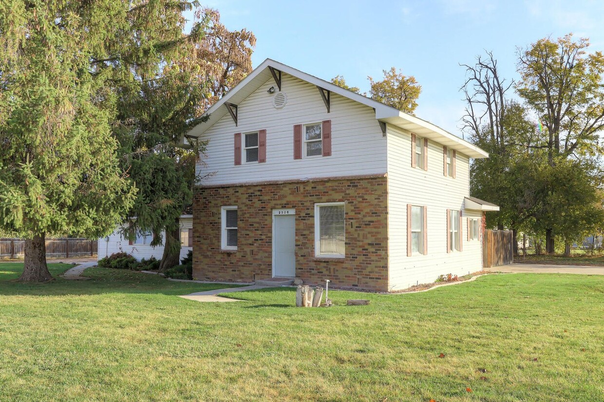 Primary Photo - Dewey Duplex