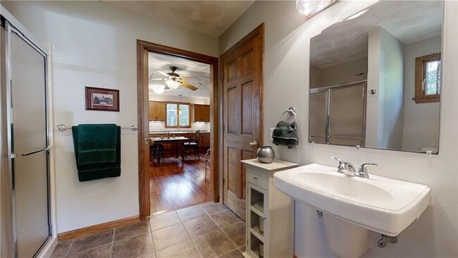 Building Photo - 121 Briarwood Dr
