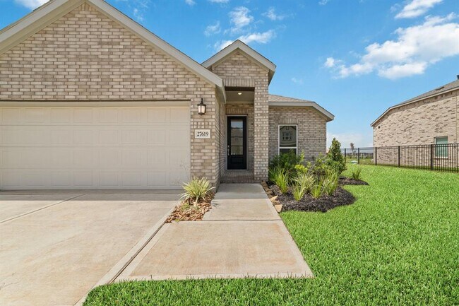 Building Photo - 27619 Village Cir Dr
