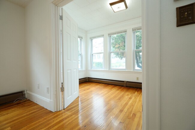 Building Photo - 98 Woodside Ave