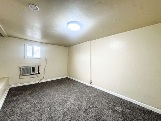 Building Photo - For Rent: 1-bedroom, 1-bathroom home in Yuma