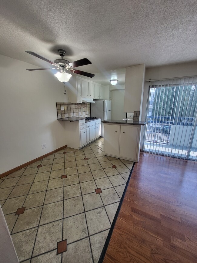 Building Photo - Vista Sunset Apartments