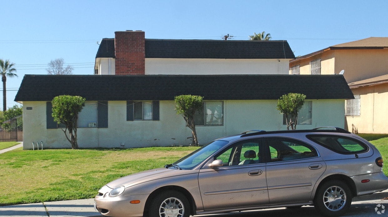 Building Photo - 2551 Yorkshire Way