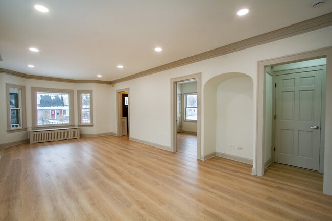 Building Photo - 129 W Stimmel St