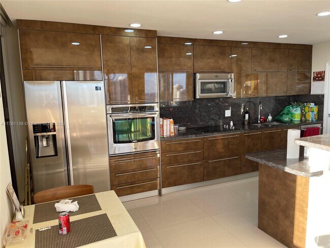 Foto del edificio - 19355 Turnberry Way
