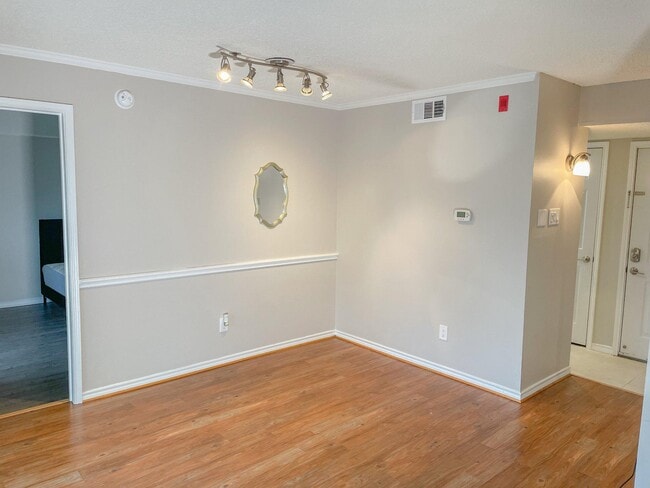 Building Photo - 1524 Lincoln Way
