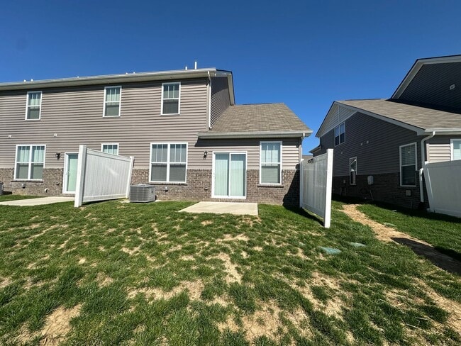 Building Photo - FOR LEASE- TOWNHOME IN LEBANON!