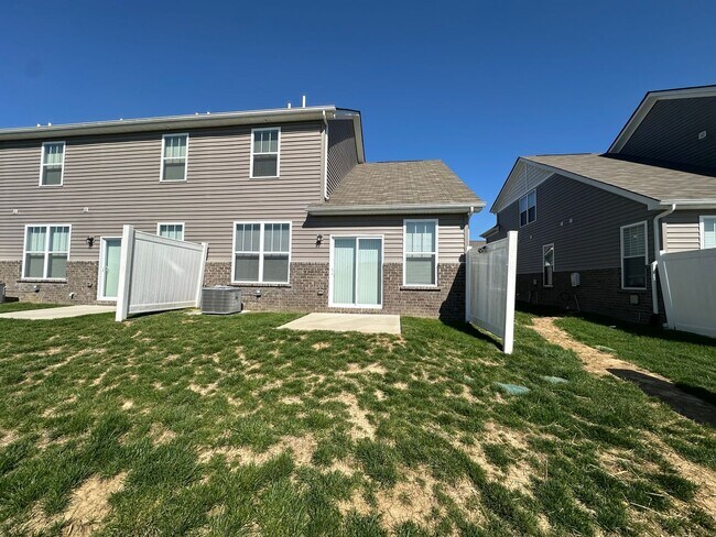 Foto del edificio - FOR LEASE- TOWNHOME IN LEBANON!
