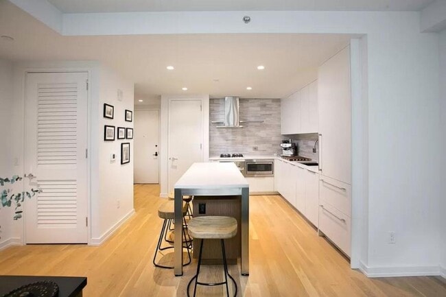 Building Photo - 2 bedroom in NEW YORK NY 10010