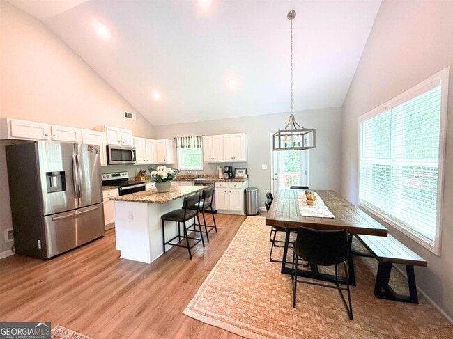 Foto del edificio - 160 Misty Grove Ln