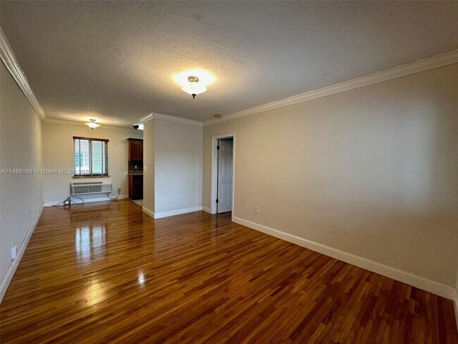 Building Photo - 35 Antilla Ave