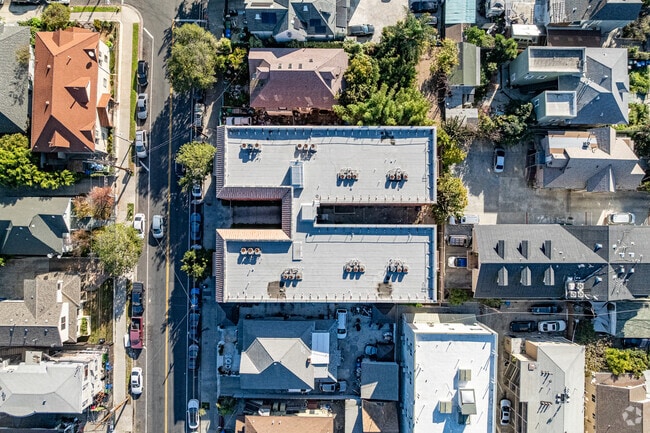 Alternar - Central City Apartments