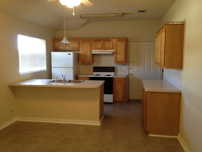 Building Photo - Duplex