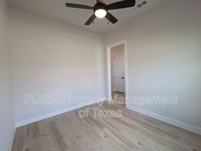 Foto del edificio - 17813 Clairess Ln