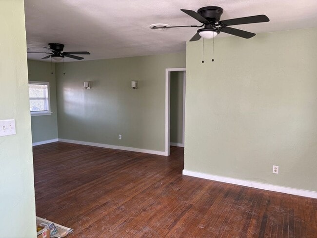Building Photo - 2 bed/1 bath home in South Oklahoma City