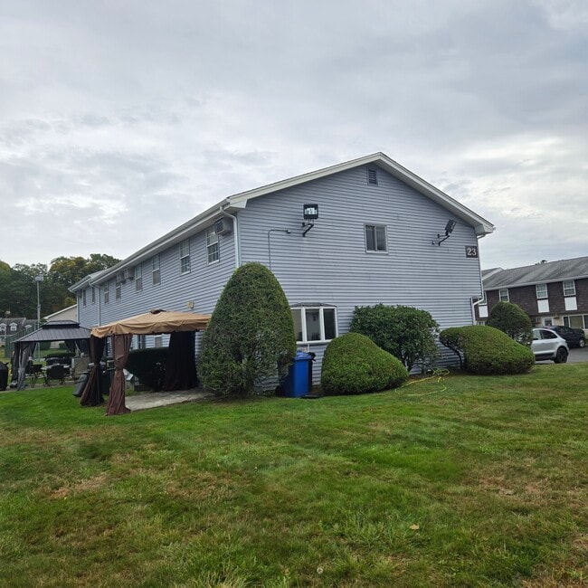 Photo - 945 Riverside Dr Townhome