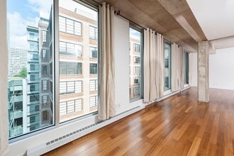 Building Photo - 445 Av Av Viger O,