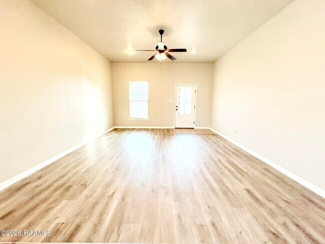 Building Photo - 129 Gray Birch Lp