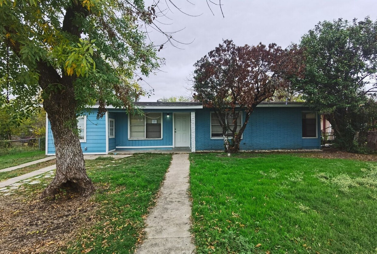 4 Bedroom 2 bath in Valley High - 4 Bedroom 2 bath in Valley High