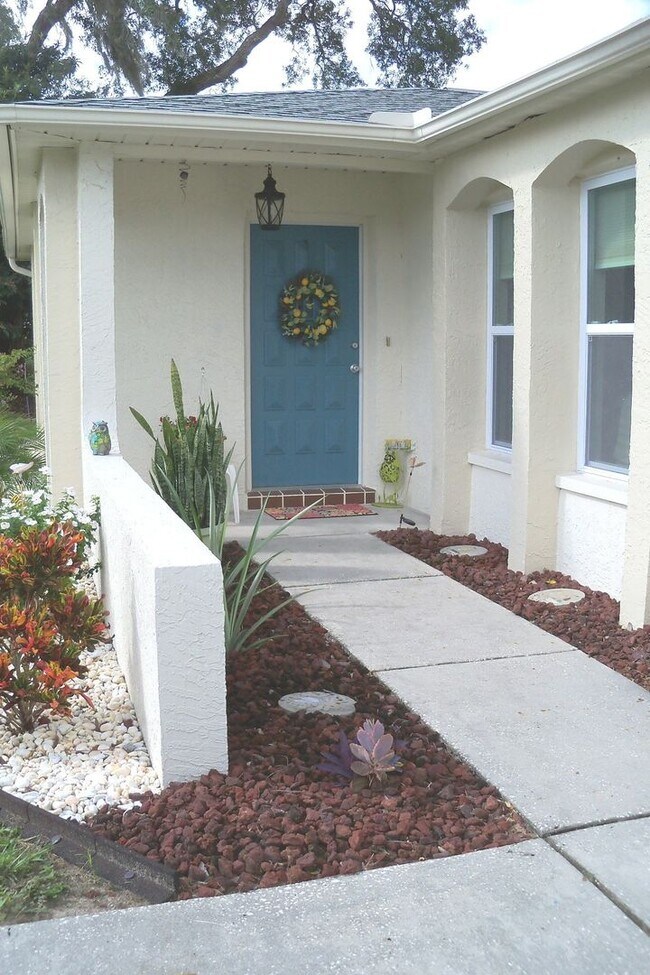 Building Photo - Seasonal Rental