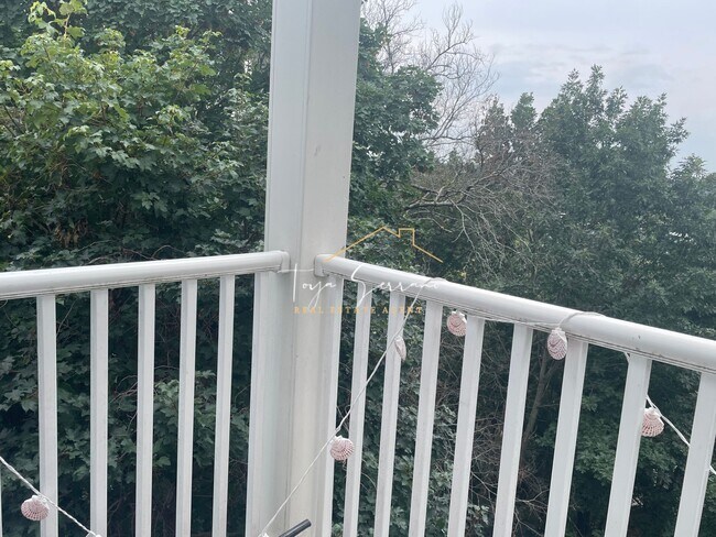 Building Photo - 47 Beech Glen St