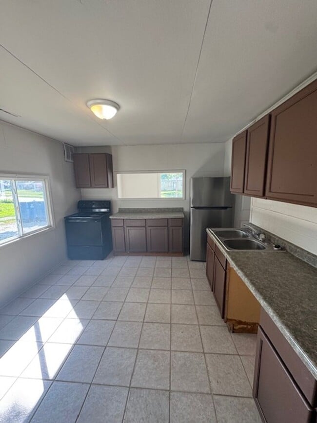 Building Photo - 622 Courtney Dr