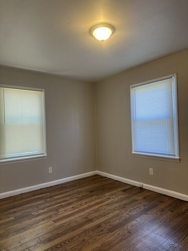 Building Photo - Three Bedroom, One Bathroom Home for rent ...
