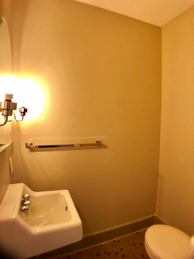 Building Photo - 5830 Woodhaven Cir