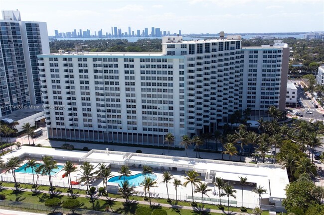 Building Photo - 2899 Collins Ave