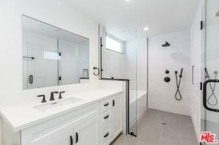 Foto del edificio - 857 Hayworth Ave