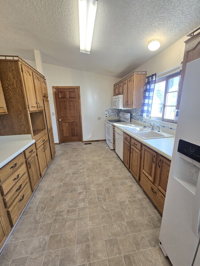 Foto del edificio - 7930 Conifer Dr