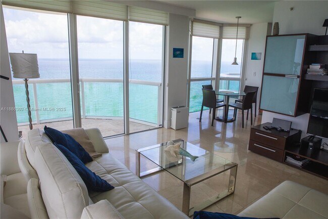 Foto del edificio - 6365 Collins Ave