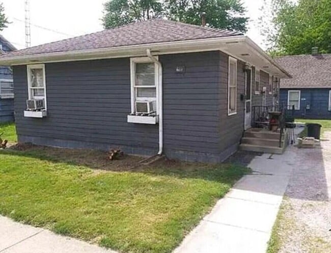 Building Photo - 611 Croswell St