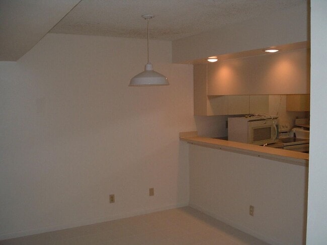 Building Photo - 3662 Victoria Dr