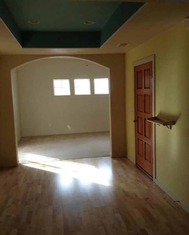 Foto del edificio - 2 story, 2 bedroom unit with attached 1 car garage and private yard.