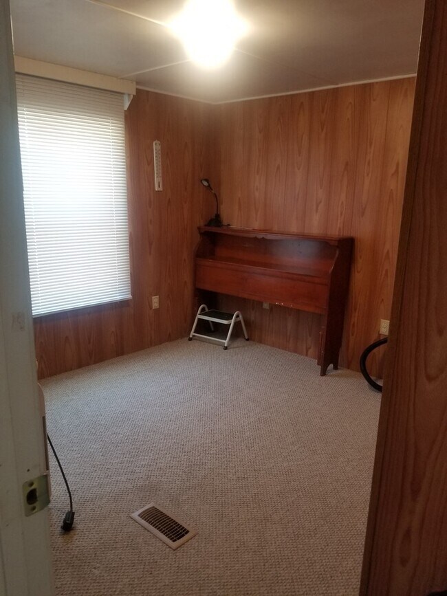 Foto del edificio - 8101 Chipmunk Ln