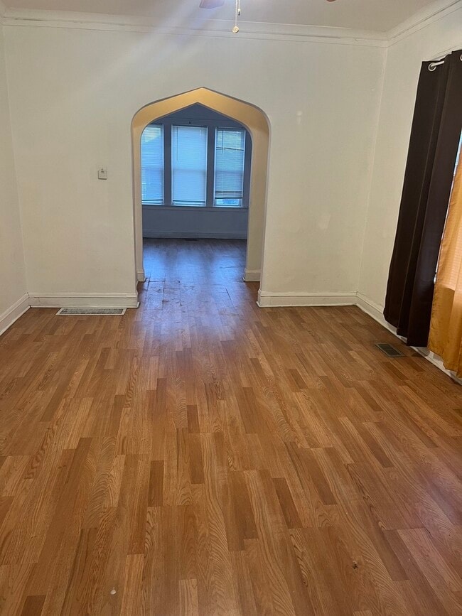 Building Photo - 8416 S Euclid Ave