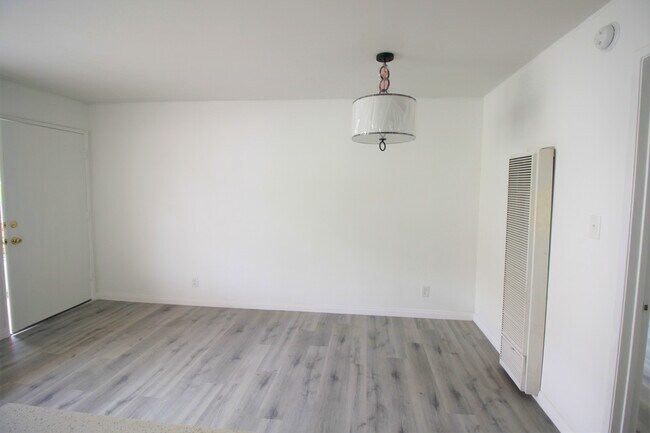 Foto del edificio - 129 S Avenue 54